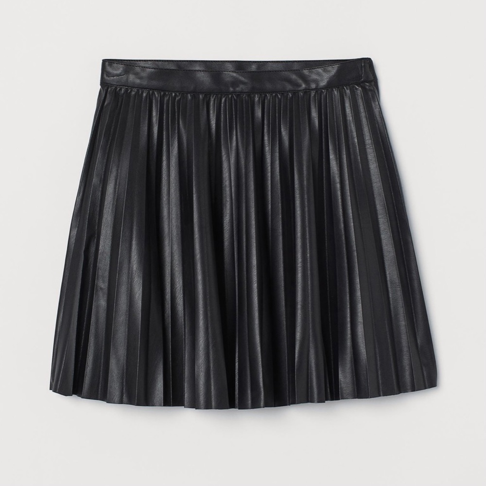 H&M Faux Leather Pleated High Waisted Mini Skirt - Picture 2 of 6
